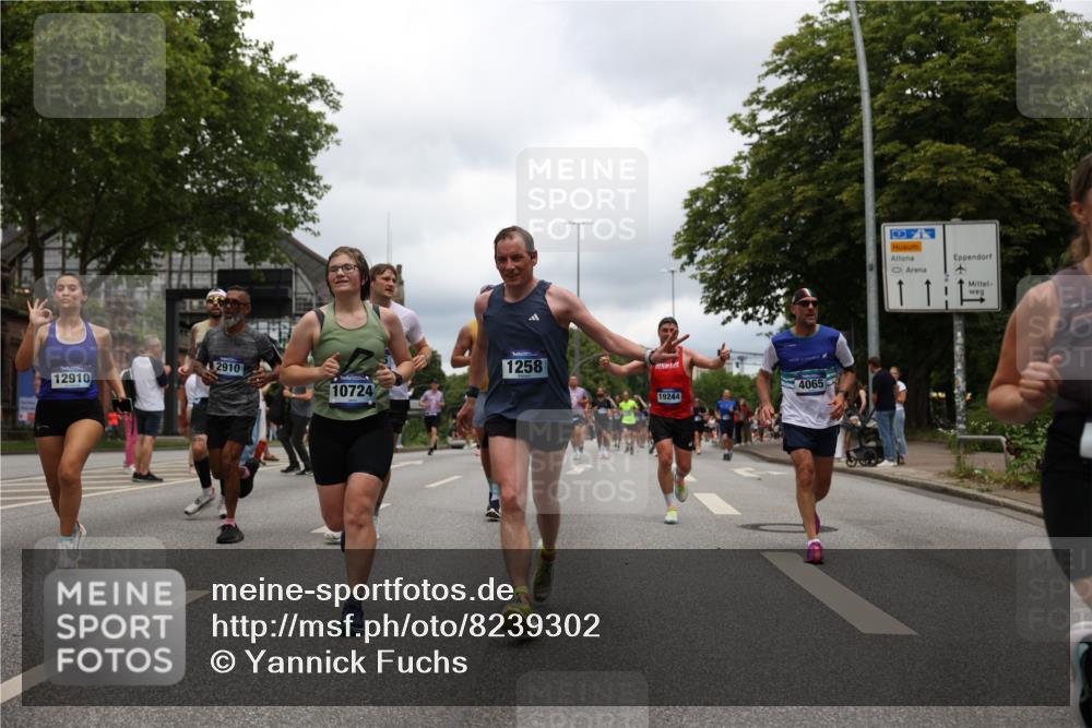 29.06.2025 - hella hamburg halbmarathon Yannick Fuchs http://msf.ph/oto/8239302 29.06.2025 10:47:17 20KM 1061, 1258, 1499, 1706, 1783, 2074, 2082, 2099, 2346, 2910, 3059, 3208, 3209, 3334, 4065, 4419, 4635, 4770, 5077, 5907, 6198, 6628, 6877, 7177, 7509, 7864, 8273, 8361, 8390, 8651, 9065, 9142, 9163, 9537, 10549, 10724, 10891, 10895, 11588, 11589, 11604, 11689, 11992, 12155, 12413, 12490, 12875, 12910, 13289, 13997, 14323, 15061, 15126, 15179, 15430, 15497, 15681, 16467, 16538, 16986, 18134, 18590, 18720, 18901, 19244 meine-sportfotos.de