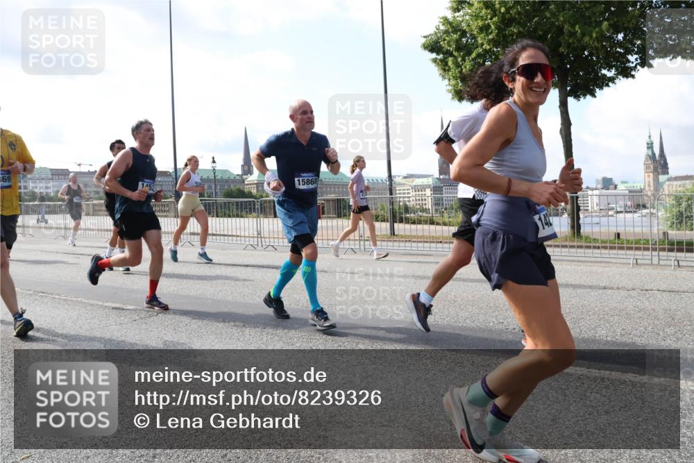 29.06.2025 - hella hamburg halbmarathon Lena Gebhardt http://msf.ph/oto/8239326 29.06.2025 09:56:20 Lombardsbrücke 1061, 1216, 1257, 1452, 1499, 1502, 1507, 1592, 1628, 1689, 1877, 2058, 2082, 2083, 2250, 2260, 2504, 2771, 2818, 2864, 2953, 2996, 3060, 3256, 3296, 3543, 4065, 4077, 4346, 4404, 4557, 4711, 4833, 5116, 5482, 5600, 5607, 5978, 6115, 6134, 6168, 6286, 6511, 6512, 7056, 7100, 7178, 7224, 7332, 7383, 7475, 7583, 7943, 8335, 8361, 8514, 8968, 8989, 8996, 9246, 9537, 10596 meine-sportfotos.de