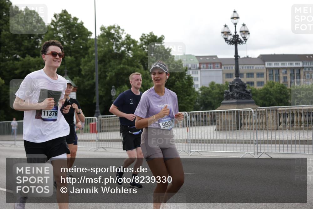29.06.2025 - hella hamburg halbmarathon Jannik Wohlers http://msf.ph/oto/8239330 29.06.2025 10:29:24 Lombardsbrücke 1063, 1694, 2302, 2699, 4395, 4580, 5350, 8388, 8941, 9095, 9937, 11269, 11376, 11444, 11634, 12216, 12227, 12305, 13031, 13810, 15266, 17529, 18385 meine-sportfotos.de
