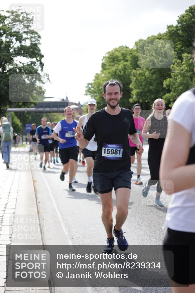 29.06.2025 - hella hamburg halbmarathon Jannik Wohlers http://msf.ph/oto/8239334 29.06.2025 09:54:03 Lombardsbrücke 1171, 1342, 1399, 1549, 2020, 2098, 2188, 2442, 2470, 2561, 2670, 2842, 2889, 3477, 3562, 4017, 4029, 4816, 5020, 5706, 6266, 6630, 6819, 7087, 7274, 7297, 7709, 8142, 8374, 8576, 8698, 9815, 10057, 10237, 11422, 12413, 12549, 12776, 13008, 13123, 13348, 13398, 13630, 13707, 13746, 14797, 14804, 14911, 15422, 15573, 15981, 16316, 16626, 17229, 17461, 17710, 17753, 17905, 18380, 18509, 18942, 19007, 19038, 19051, 19137 meine-sportfotos.de