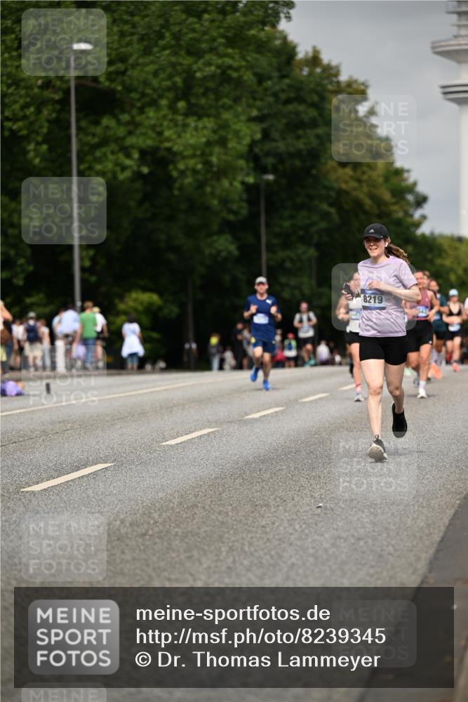 29.06.2025 - hella hamburg halbmarathon Dr. Thomas Lammeyer http://msf.ph/oto/8239345 29.06.2025 10:13:55 Kennedybrücke 1483, 1513, 1573, 1838, 3921, 5511, 7042, 7333, 7636, 7685, 8090, 8219, 8890, 9366, 9434, 9674, 9681, 9781, 9816, 10036, 10943, 11027, 11180 meine-sportfotos.de