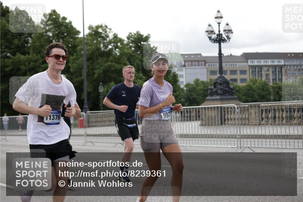 29.06.2025 - hella hamburg halbmarathon Jannik Wohlers http://msf.ph/oto/8239361 29.06.2025 10:29:24 Lombardsbrücke 1063, 1694, 2302, 2699, 4395, 4580, 5350, 8388, 8941, 9095, 9937, 11269, 11376, 11444, 11634, 12216, 12227, 12305, 13031, 13810, 15266, 17529, 18385 meine-sportfotos.de