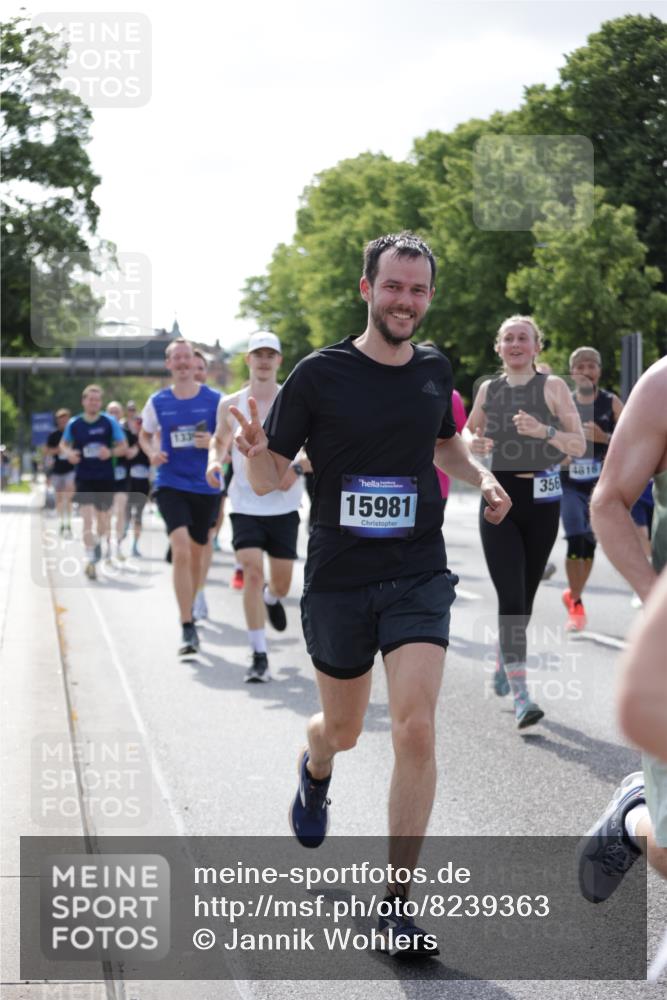 29.06.2025 - hella hamburg halbmarathon Jannik Wohlers http://msf.ph/oto/8239363 29.06.2025 09:54:03 Lombardsbrücke 1171, 1342, 1399, 1549, 2020, 2098, 2188, 2442, 2470, 2561, 2670, 2842, 2889, 3477, 3562, 4017, 4029, 4816, 5020, 5706, 6266, 6630, 6819, 7087, 7274, 7297, 7709, 8142, 8374, 8576, 8698, 9815, 10057, 10237, 11422, 12413, 12549, 12776, 13008, 13123, 13348, 13398, 13630, 13707, 13746, 14797, 14804, 14911, 15422, 15573, 15981, 16316, 16626, 17229, 17461, 17710, 17753, 17905, 18380, 18509, 18942, 19007, 19038, 19051, 19137 meine-sportfotos.de