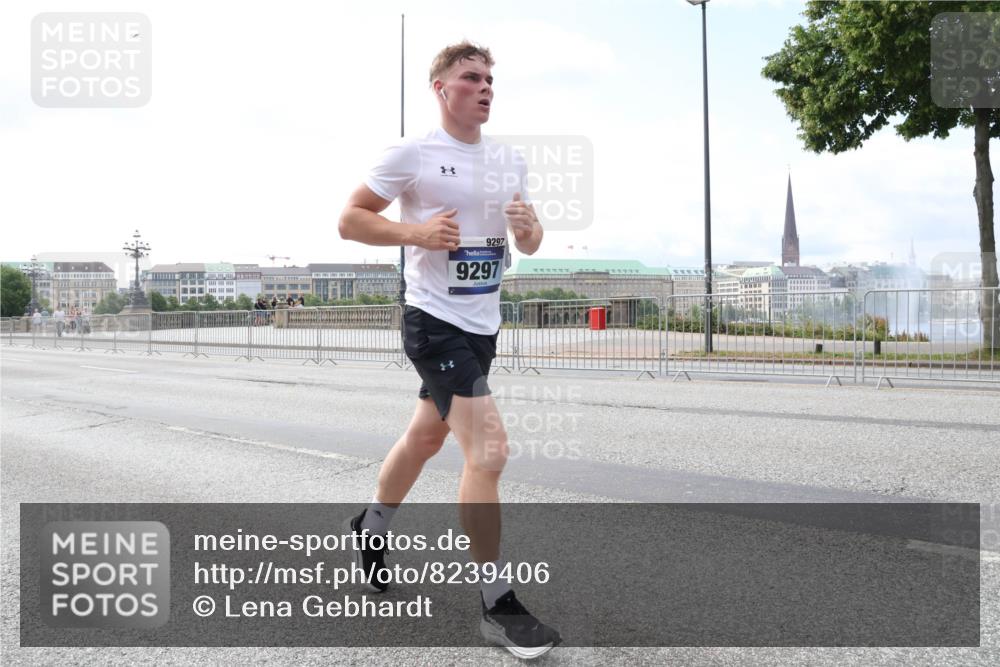 29.06.2025 - hella hamburg halbmarathon Lena Gebhardt http://msf.ph/oto/8239406 29.06.2025 10:09:39 Lombardsbrücke 1052, 1456, 1483, 1513, 1823, 2978, 4592, 4859, 5806, 5885, 6674, 7058, 7187, 8090, 8685, 9150, 9297, 9306, 9781, 9988, 10194, 12156, 12255, 12509, 12862, 13210, 13660, 13739, 15697, 16191, 16455, 16688, 16918, 17630, 17899, 18076, 18440, 18707, 18726, 18727, 19166, 19242 meine-sportfotos.de