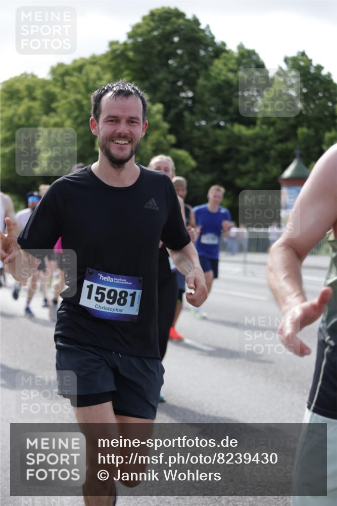 29.06.2025 - hella hamburg halbmarathon Jannik Wohlers http://msf.ph/oto/8239430 29.06.2025 09:54:04 Lombardsbrücke 1171, 1342, 1549, 1942, 2020, 2098, 2188, 2442, 2470, 2561, 2670, 2842, 2889, 3562, 4017, 4029, 4816, 5020, 5706, 6266, 6630, 6819, 7087, 7274, 7709, 8142, 8374, 8576, 8698, 9815, 10057, 10237, 11422, 12413, 12549, 12776, 13008, 13123, 13348, 13398, 13421, 13630, 13707, 13746, 14797, 14804, 14911, 15422, 15573, 15981, 16316, 16626, 17229, 17353, 17461, 17710, 17753, 17905, 18380, 18509, 18942, 19007, 19038, 19051, 19137 meine-sportfotos.de