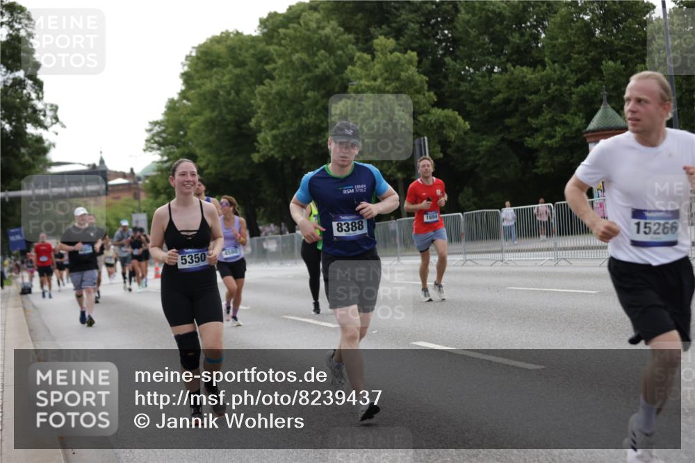29.06.2025 - hella hamburg halbmarathon Jannik Wohlers http://msf.ph/oto/8239437 29.06.2025 10:29:25 Lombardsbrücke 1694, 2302, 2699, 4395, 4580, 5350, 8388, 8941, 9095, 9937, 11269, 11376, 11444, 11634, 12216, 12227, 12305, 12537, 13031, 13810, 15266, 17529, 18385 meine-sportfotos.de