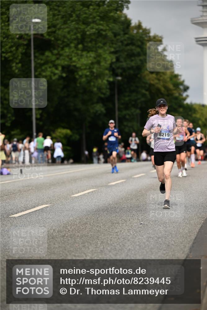29.06.2025 - hella hamburg halbmarathon Dr. Thomas Lammeyer http://msf.ph/oto/8239445 29.06.2025 10:13:56 Kennedybrücke 1483, 1513, 1573, 1838, 3921, 5511, 7042, 7333, 7636, 7685, 8090, 8219, 8890, 9366, 9434, 9674, 9681, 9781, 9816, 10036, 10943, 11027, 11180 meine-sportfotos.de