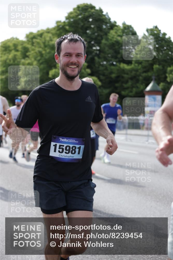 29.06.2025 - hella hamburg halbmarathon Jannik Wohlers http://msf.ph/oto/8239454 29.06.2025 09:54:04 Lombardsbrücke 1171, 1342, 1549, 1942, 2020, 2098, 2188, 2442, 2470, 2561, 2670, 2842, 2889, 3562, 4017, 4029, 4816, 5020, 5706, 6266, 6630, 6819, 7087, 7274, 7709, 8142, 8374, 8576, 8698, 9815, 10057, 10237, 11422, 12413, 12549, 12776, 13008, 13123, 13348, 13398, 13421, 13630, 13707, 13746, 14797, 14804, 14911, 15422, 15573, 15981, 16316, 16626, 17229, 17353, 17461, 17710, 17753, 17905, 18380, 18509, 18942, 19007, 19038, 19051, 19137 meine-sportfotos.de