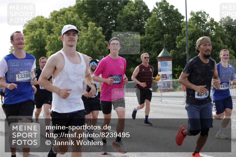 29.06.2025 - hella hamburg halbmarathon Jannik Wohlers http://msf.ph/oto/8239495 29.06.2025 09:54:05 Lombardsbrücke 1171, 1342, 1549, 1942, 2020, 2098, 2442, 2470, 2561, 2670, 2842, 2889, 3562, 4017, 4029, 4816, 5020, 5706, 6266, 6630, 6819, 7087, 7274, 7709, 8142, 8374, 8576, 8698, 9815, 10057, 10237, 11422, 12367, 12413, 12549, 12776, 13008, 13123, 13348, 13398, 13421, 13630, 13707, 13746, 14797, 14804, 14911, 15573, 15981, 16626, 17353, 17461, 17753, 17905, 18380, 18509, 18942, 19007, 19038, 19051, 19137 meine-sportfotos.de