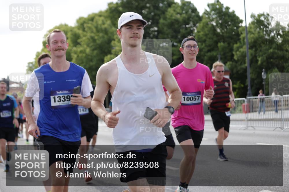 29.06.2025 - hella hamburg halbmarathon Jannik Wohlers http://msf.ph/oto/8239508 29.06.2025 09:54:05 Lombardsbrücke 1171, 1342, 1549, 1942, 2020, 2098, 2442, 2470, 2561, 2670, 2842, 2889, 3562, 4017, 4029, 4816, 5020, 5706, 6266, 6630, 6819, 7087, 7274, 7709, 8142, 8374, 8576, 8698, 9815, 10057, 10237, 11422, 12367, 12413, 12549, 12776, 13008, 13123, 13348, 13398, 13421, 13630, 13707, 13746, 14797, 14804, 14911, 15573, 15981, 16626, 17353, 17461, 17753, 17905, 18380, 18509, 18942, 19007, 19038, 19051, 19137 meine-sportfotos.de