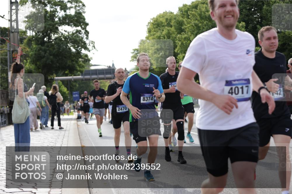 29.06.2025 - hella hamburg halbmarathon Jannik Wohlers http://msf.ph/oto/8239552 29.06.2025 09:54:07 Lombardsbrücke 1171, 1342, 1549, 1817, 1942, 2020, 2442, 2470, 2561, 2670, 2889, 3562, 4017, 4816, 5020, 5706, 6266, 6630, 6819, 7087, 7274, 7709, 8142, 8374, 8576, 8698, 8916, 9815, 9924, 10057, 10237, 11422, 12367, 12413, 12776, 13008, 13123, 13348, 13398, 13421, 13630, 13746, 14248, 14797, 14804, 14911, 15573, 15981, 16626, 16834, 17353, 17461, 17753, 17865, 17905, 18380, 18509, 18942, 19007, 19038, 19051, 19137 meine-sportfotos.de