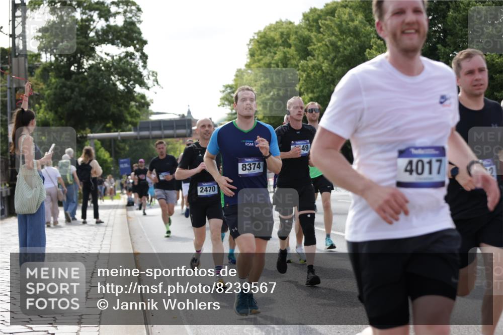 29.06.2025 - hella hamburg halbmarathon Jannik Wohlers http://msf.ph/oto/8239567 29.06.2025 09:54:07 Lombardsbrücke 1171, 1342, 1549, 1817, 1942, 2020, 2442, 2470, 2561, 2670, 2889, 3562, 4017, 4816, 5020, 5706, 6266, 6630, 6819, 7087, 7274, 7709, 8142, 8374, 8576, 8698, 8916, 9815, 9924, 10057, 10237, 11422, 12367, 12413, 12776, 13008, 13123, 13348, 13398, 13421, 13630, 13746, 14248, 14797, 14804, 14911, 15573, 15981, 16626, 16834, 17353, 17461, 17753, 17865, 17905, 18380, 18509, 18942, 19007, 19038, 19051, 19137 meine-sportfotos.de