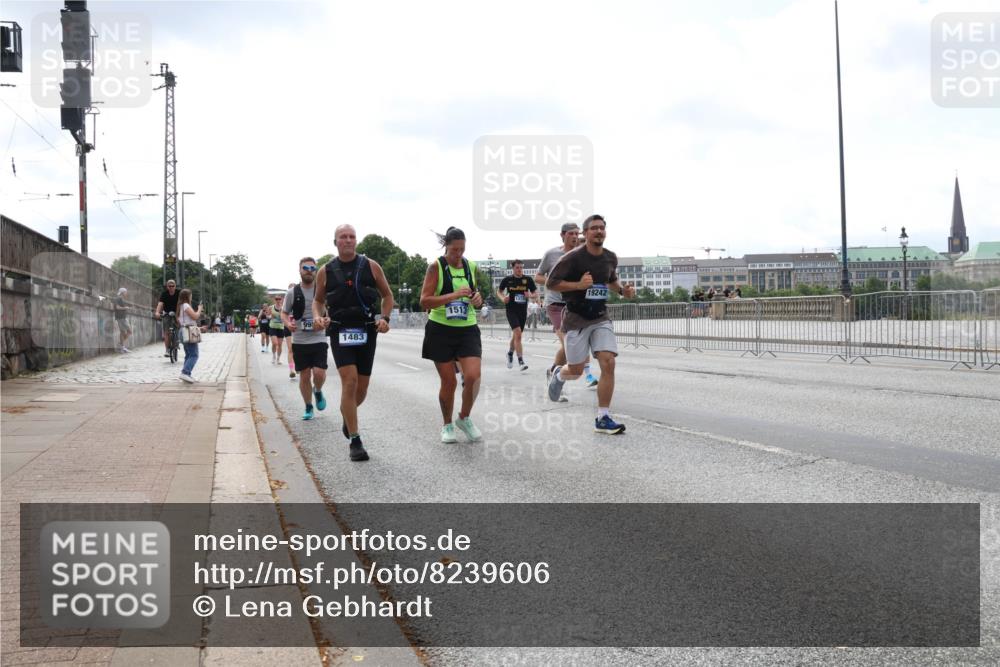 29.06.2025 - hella hamburg halbmarathon Lena Gebhardt http://msf.ph/oto/8239606 29.06.2025 10:09:42 Lombardsbrücke 1052, 1456, 1483, 1513, 1823, 2978, 4592, 4859, 5806, 5885, 6674, 7058, 7187, 8090, 8685, 9150, 9297, 9306, 9674, 9781, 9988, 10194, 12156, 12255, 12509, 12567, 12862, 13210, 13660, 13739, 15697, 16191, 16455, 16688, 16918, 17630, 17899, 18076, 18440, 18707, 18726, 18727, 19166, 19242 meine-sportfotos.de