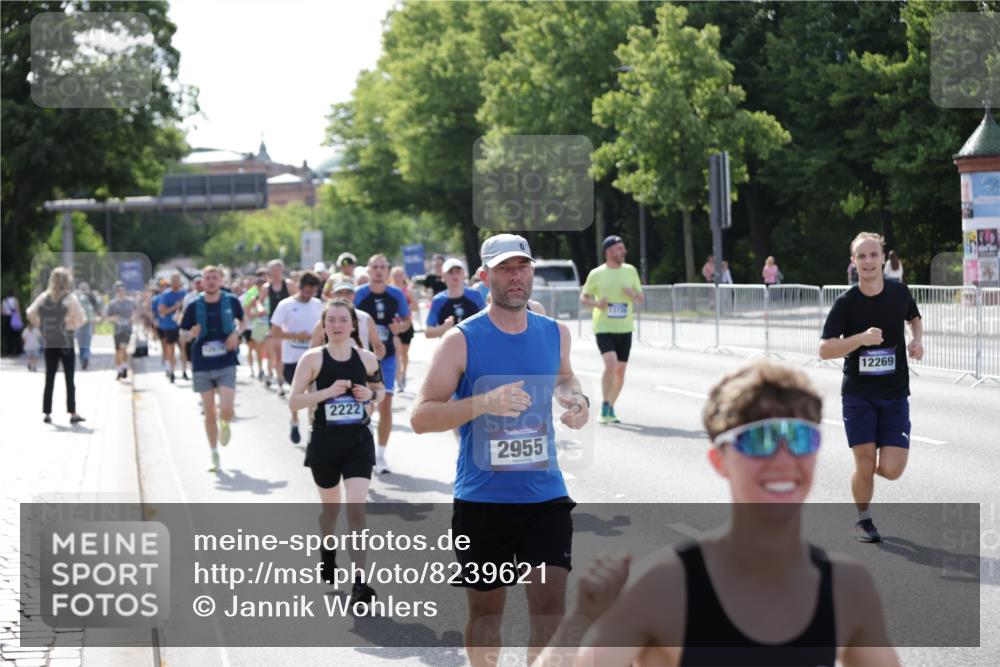 29.06.2025 - hella hamburg halbmarathon Jannik Wohlers http://msf.ph/oto/8239621 29.06.2025 09:54:22 Lombardsbrücke 1817, 1942, 2222, 2367, 2442, 2592, 2596, 2670, 2955, 3208, 3209, 4832, 5447, 5884, 6290, 6723, 6978, 7087, 7335, 7908, 8117, 8482, 8657, 8916, 8981, 9038, 9051, 9661, 9710, 9924, 11125, 11518, 11519, 11688, 12094, 12269, 12367, 12670, 13008, 13147, 13421, 13630, 13698, 13726, 13919, 14248, 14361, 15478, 15479, 15684, 16834, 16907, 17353, 17753, 17865, 18370, 18801, 18915, 18923, 18942, 19007 meine-sportfotos.de