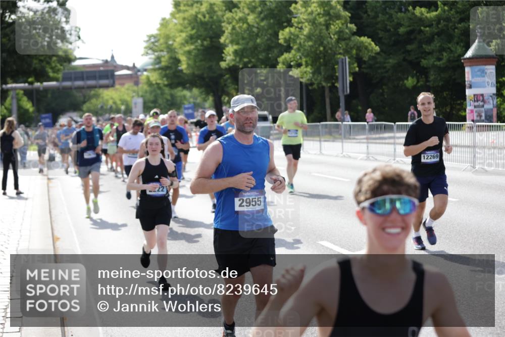 29.06.2025 - hella hamburg halbmarathon Jannik Wohlers http://msf.ph/oto/8239645 29.06.2025 09:54:22 Lombardsbrücke 1817, 1942, 2222, 2367, 2442, 2592, 2596, 2670, 2955, 3208, 3209, 4832, 5447, 5884, 6290, 6723, 6978, 7087, 7335, 7908, 8117, 8482, 8657, 8916, 8981, 9038, 9051, 9661, 9710, 9924, 11125, 11518, 11519, 11688, 12094, 12269, 12367, 12670, 13008, 13147, 13421, 13630, 13698, 13726, 13919, 14248, 14361, 15478, 15479, 15684, 16834, 16907, 17353, 17753, 17865, 18370, 18801, 18915, 18923, 18942, 19007 meine-sportfotos.de