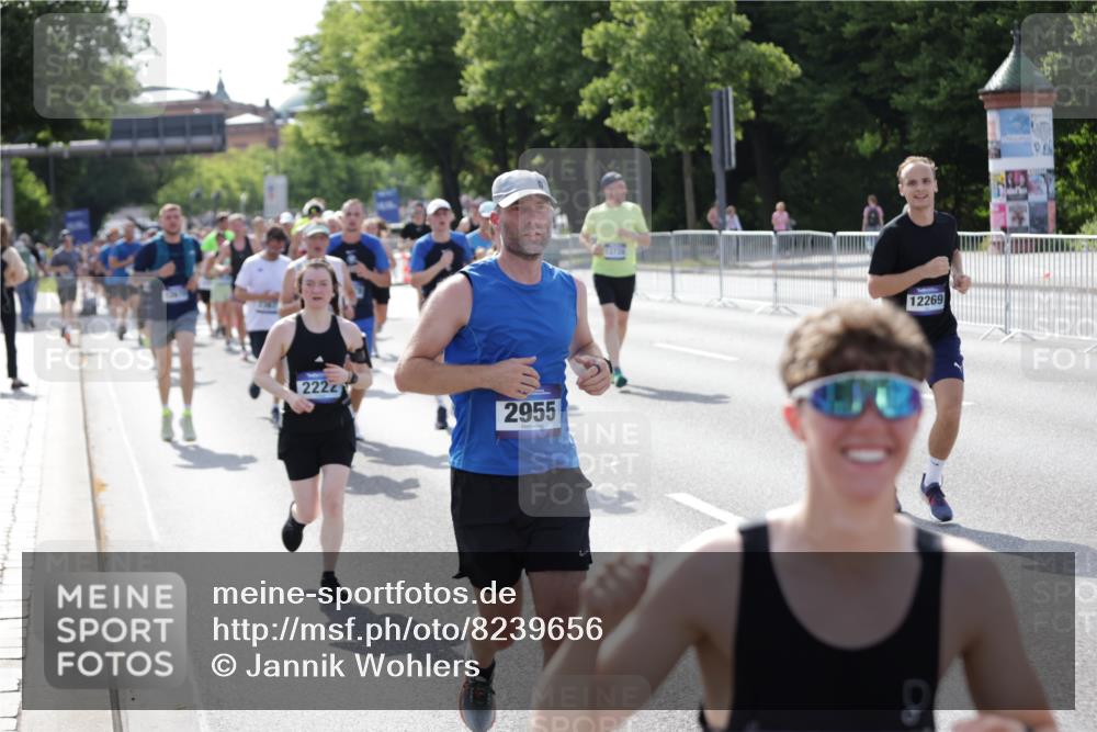 29.06.2025 - hella hamburg halbmarathon Jannik Wohlers http://msf.ph/oto/8239656 29.06.2025 09:54:22 Lombardsbrücke 1817, 1942, 2222, 2367, 2442, 2592, 2596, 2670, 2955, 3208, 3209, 4832, 5447, 5884, 6290, 6723, 6978, 7087, 7335, 7908, 8117, 8482, 8657, 8916, 8981, 9038, 9051, 9661, 9710, 9924, 11125, 11518, 11519, 11688, 12094, 12269, 12367, 12670, 13008, 13147, 13421, 13630, 13698, 13726, 13919, 14248, 14361, 15478, 15479, 15684, 16834, 16907, 17353, 17753, 17865, 18370, 18801, 18915, 18923, 18942, 19007 meine-sportfotos.de