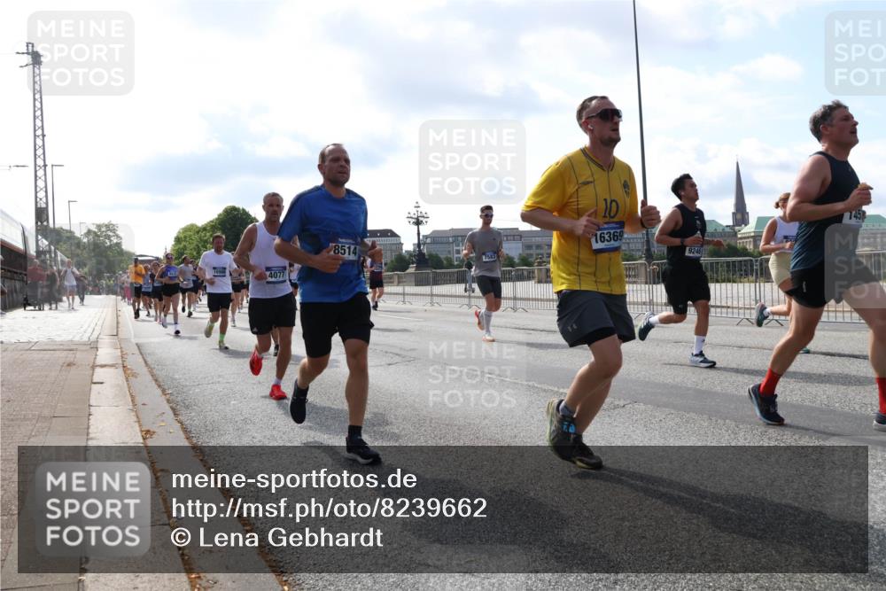 29.06.2025 - hella hamburg halbmarathon Lena Gebhardt http://msf.ph/oto/8239662 29.06.2025 09:56:21 Lombardsbrücke 1061, 1216, 1257, 1452, 1499, 1502, 1507, 1592, 1628, 1689, 1877, 2058, 2082, 2083, 2250, 2260, 2504, 2771, 2818, 2864, 2953, 2996, 3060, 3256, 3296, 3543, 4065, 4077, 4346, 4404, 4557, 4711, 4833, 5116, 5482, 5600, 5607, 5978, 6115, 6134, 6168, 6286, 6511, 6512, 6561, 6562, 7100, 7178, 7224, 7332, 7383, 7475, 7583, 7943, 8335, 8361, 8514, 8968, 8989, 8996, 9246, 9537, 9597, 10596 meine-sportfotos.de