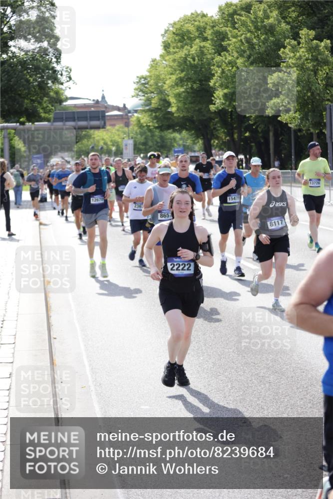 29.06.2025 - hella hamburg halbmarathon Jannik Wohlers http://msf.ph/oto/8239684 29.06.2025 09:54:22 Lombardsbrücke 1817, 1942, 2222, 2367, 2442, 2592, 2596, 2670, 2955, 3208, 3209, 4832, 5447, 5884, 6290, 6723, 6978, 7087, 7335, 7908, 8117, 8482, 8657, 8916, 8981, 9038, 9051, 9661, 9710, 9924, 11125, 11518, 11519, 11688, 12094, 12269, 12367, 12670, 13008, 13147, 13421, 13630, 13698, 13726, 13919, 14248, 14361, 15478, 15479, 15684, 16834, 16907, 17353, 17753, 17865, 18370, 18801, 18915, 18923, 18942, 19007 meine-sportfotos.de