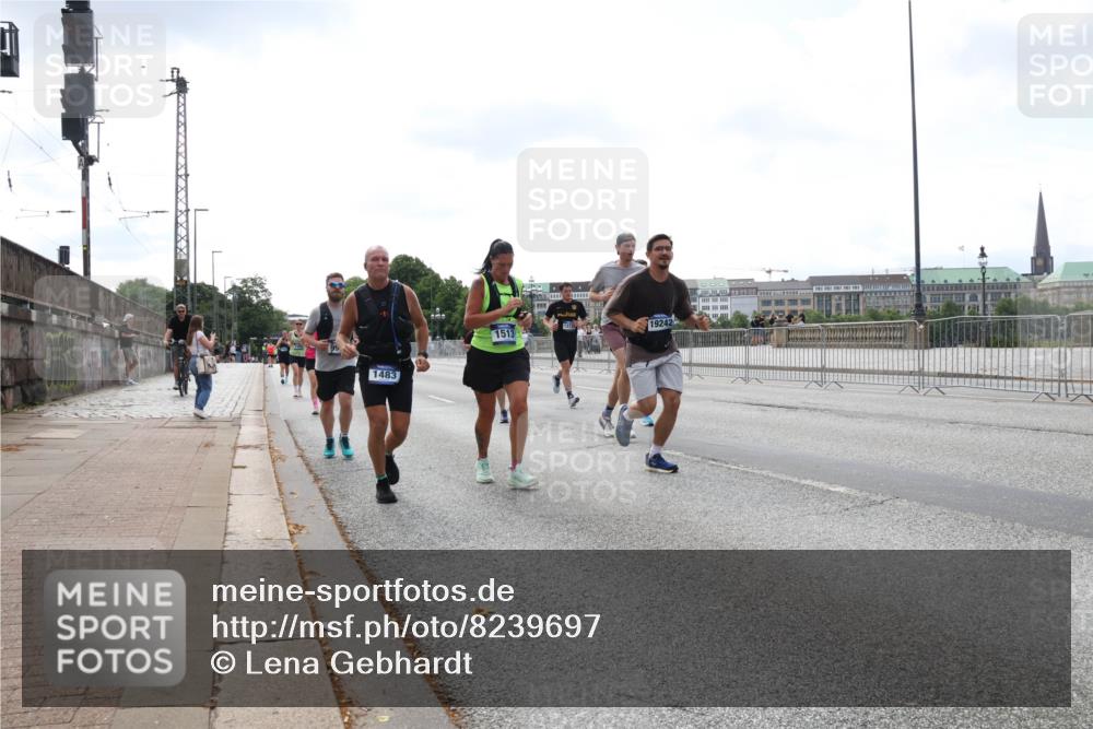 29.06.2025 - hella hamburg halbmarathon Lena Gebhardt http://msf.ph/oto/8239697 29.06.2025 10:09:42 Lombardsbrücke 1052, 1456, 1483, 1513, 1823, 2978, 4592, 4859, 5806, 5885, 6674, 7058, 7187, 8090, 8685, 9150, 9297, 9306, 9674, 9781, 9988, 10194, 12156, 12255, 12509, 12567, 12862, 13210, 13660, 13739, 15697, 16191, 16455, 16688, 16918, 17630, 17899, 18076, 18440, 18707, 18726, 18727, 19166, 19242 meine-sportfotos.de