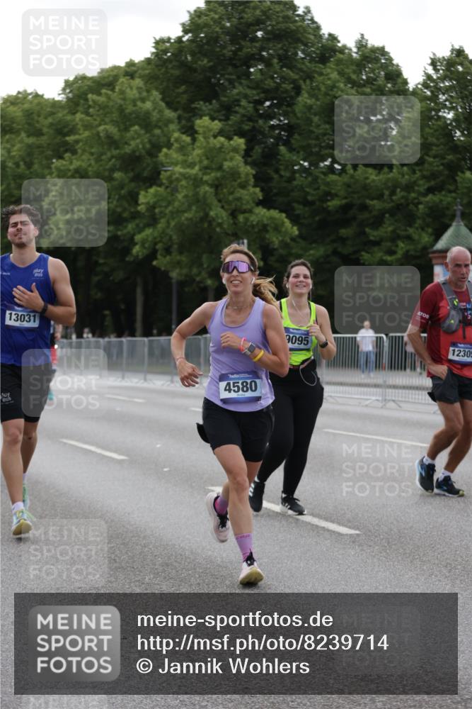 29.06.2025 - hella hamburg halbmarathon Jannik Wohlers http://msf.ph/oto/8239714 29.06.2025 10:29:28 Lombardsbrücke 1097, 1694, 2302, 2699, 3613, 4395, 4580, 5063, 5322, 5350, 8388, 8792, 8941, 9095, 9937, 10162, 11376, 11444, 12216, 12227, 12305, 12537, 13031, 13810, 15266, 17529, 18385 meine-sportfotos.de