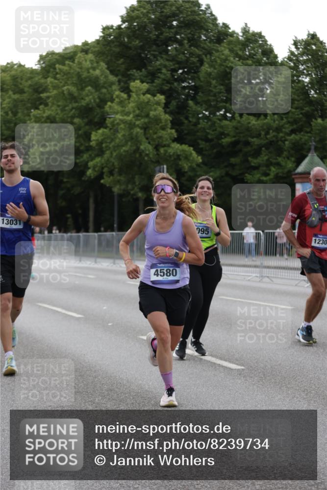 29.06.2025 - hella hamburg halbmarathon Jannik Wohlers http://msf.ph/oto/8239734 29.06.2025 10:29:28 Lombardsbrücke 1097, 1694, 2302, 2699, 3613, 4395, 4580, 5063, 5322, 5350, 8388, 8792, 8941, 9095, 9937, 10162, 11376, 11444, 12216, 12227, 12305, 12537, 13031, 13810, 15266, 17529, 18385 meine-sportfotos.de
