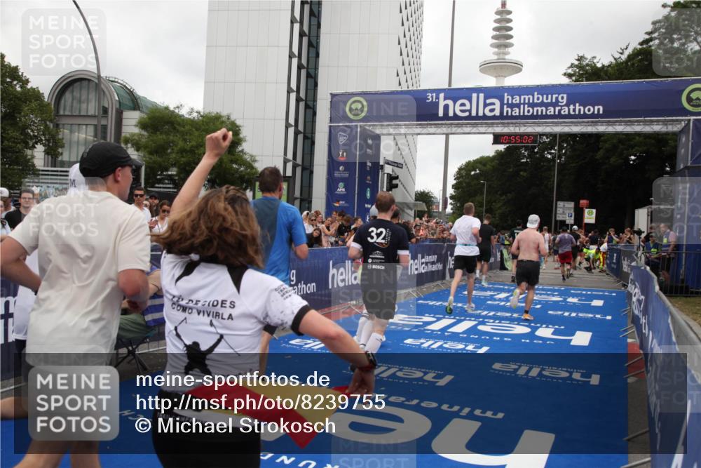 29.06.2025 - hella hamburg halbmarathon Michael Strokosch http://msf.ph/oto/8239755 29.06.2025 10:55:01 Ziel 1327, 1506, 3652, 4249, 4616, 5020, 6433, 6994, 8514, 8698, 10266, 13988, 14638, 14660, 14845, 15156, 16047, 16623, 16868, 18181, 18325 meine-sportfotos.de