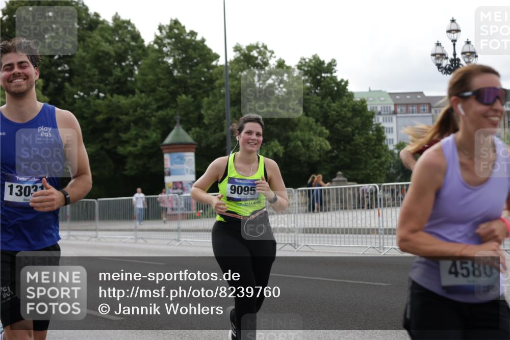 29.06.2025 - hella hamburg halbmarathon Jannik Wohlers http://msf.ph/oto/8239760 29.06.2025 10:29:29 Lombardsbrücke 1097, 1694, 2302, 2699, 3613, 4580, 5063, 5322, 5350, 8388, 8792, 8941, 9095, 9937, 10162, 11376, 11444, 12227, 12305, 12537, 13031, 13810, 15266, 17529, 18385 meine-sportfotos.de