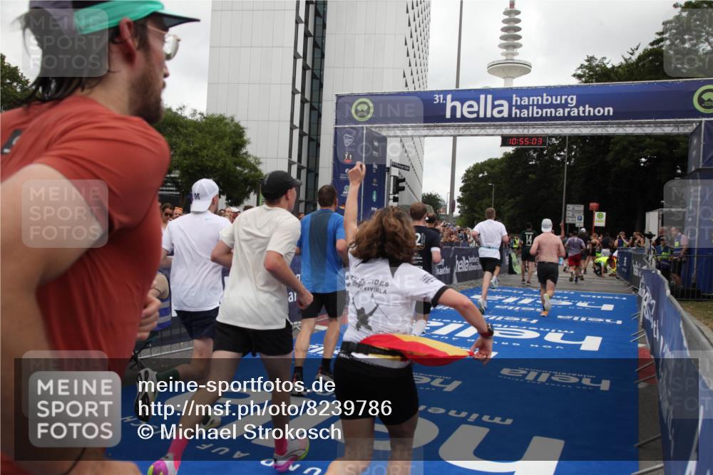 29.06.2025 - hella hamburg halbmarathon Michael Strokosch http://msf.ph/oto/8239786 29.06.2025 10:55:01 Ziel 1327, 1506, 3652, 4249, 4616, 5020, 6433, 6994, 8514, 8698, 10266, 13988, 14638, 14660, 14845, 15156, 16047, 16623, 16868, 18181, 18325 meine-sportfotos.de