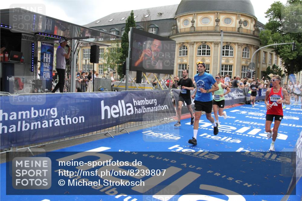 29.06.2025 - hella hamburg halbmarathon Michael Strokosch http://msf.ph/oto/8239807 29.06.2025 10:48:17 Ziel 1914, 7599, 8916, 9544, 11211, 12685, 14192, 14797, 14814, 15590, 15629, 15973, 15981, 16269, 18963, 19127 meine-sportfotos.de