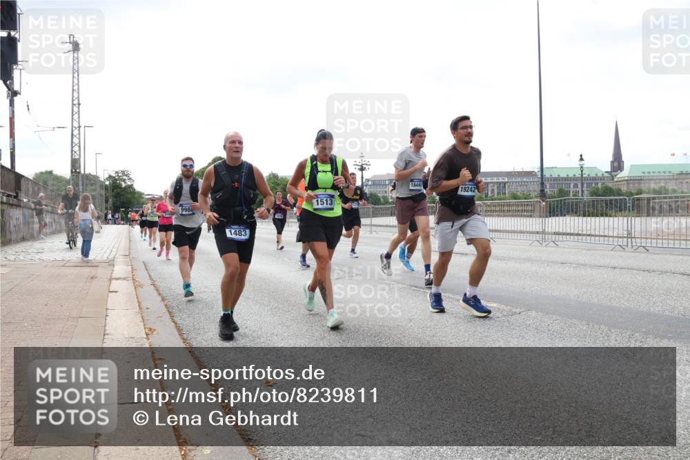 29.06.2025 - hella hamburg halbmarathon Lena Gebhardt http://msf.ph/oto/8239811 29.06.2025 10:09:42 Lombardsbrücke 1052, 1456, 1483, 1513, 1823, 2978, 4592, 4859, 5806, 5885, 6674, 7058, 7187, 8090, 8685, 9150, 9297, 9306, 9674, 9781, 9988, 10194, 12156, 12255, 12509, 12567, 12862, 13210, 13660, 13739, 15697, 16191, 16455, 16688, 16918, 17630, 17899, 18076, 18440, 18707, 18726, 18727, 19166, 19242 meine-sportfotos.de