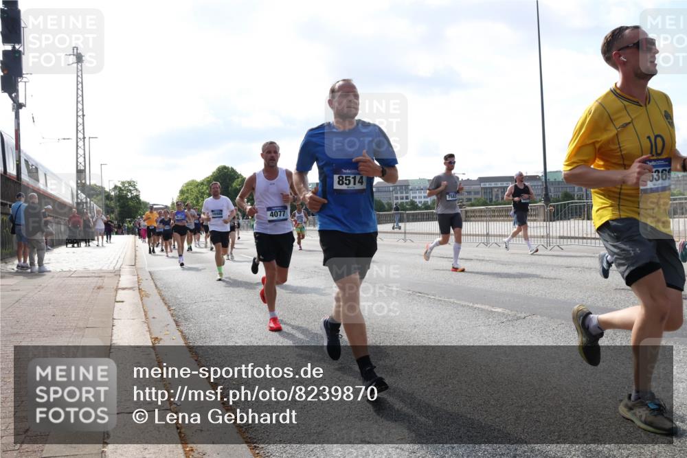 29.06.2025 - hella hamburg halbmarathon Lena Gebhardt http://msf.ph/oto/8239870 29.06.2025 09:56:21 Lombardsbrücke 1061, 1216, 1257, 1452, 1499, 1502, 1507, 1592, 1628, 1689, 1877, 2058, 2082, 2083, 2250, 2260, 2504, 2771, 2818, 2864, 2953, 2996, 3060, 3256, 3296, 3543, 4065, 4077, 4346, 4404, 4557, 4711, 4833, 5116, 5482, 5600, 5607, 5978, 6115, 6134, 6168, 6286, 6511, 6512, 6561, 6562, 7100, 7178, 7224, 7332, 7383, 7475, 7583, 7943, 8335, 8361, 8514, 8968, 8989, 8996, 9246, 9537, 9597, 10596 meine-sportfotos.de