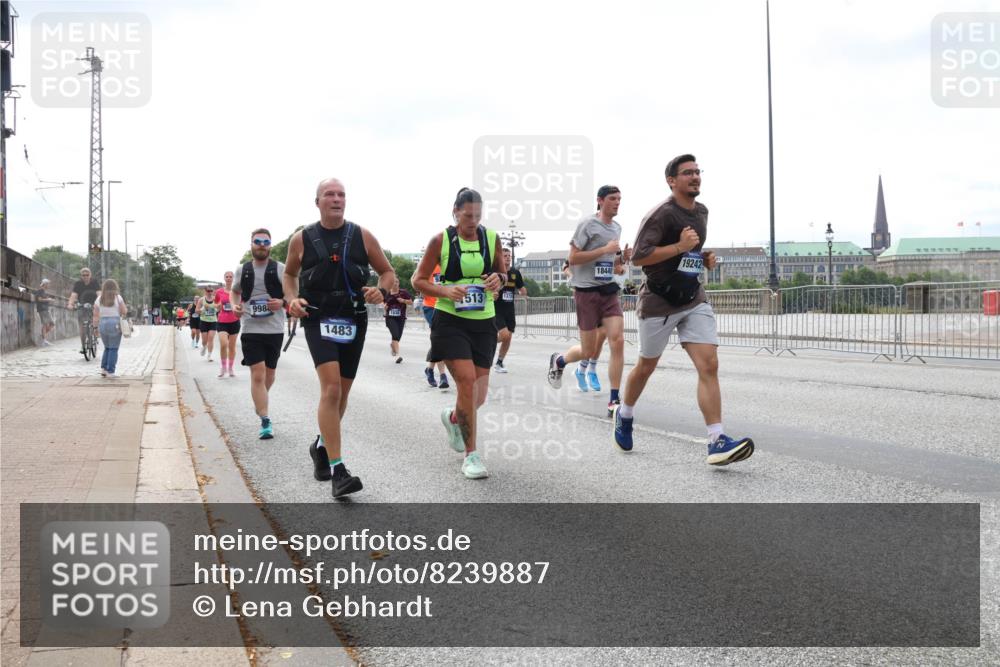 29.06.2025 - hella hamburg halbmarathon Lena Gebhardt http://msf.ph/oto/8239887 29.06.2025 10:09:42 Lombardsbrücke 1052, 1456, 1483, 1513, 1823, 2978, 4592, 4859, 5806, 5885, 6674, 7058, 7187, 8090, 8685, 9150, 9297, 9306, 9674, 9781, 9988, 10194, 12156, 12255, 12509, 12567, 12862, 13210, 13660, 13739, 15697, 16191, 16455, 16688, 16918, 17630, 17899, 18076, 18440, 18707, 18726, 18727, 19166, 19242 meine-sportfotos.de