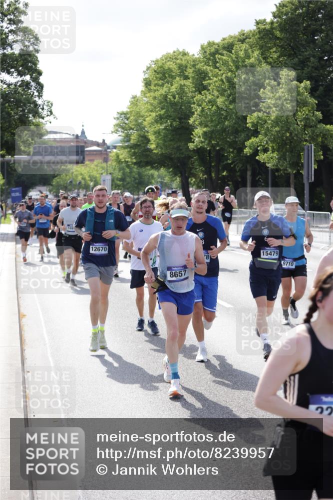 29.06.2025 - hella hamburg halbmarathon Jannik Wohlers http://msf.ph/oto/8239957 29.06.2025 09:54:23 Lombardsbrücke 1817, 1942, 2222, 2367, 2592, 2596, 2670, 2955, 3208, 3209, 4832, 5447, 5884, 6290, 6389, 6723, 6978, 7087, 7335, 7908, 8117, 8482, 8657, 8916, 8981, 9038, 9051, 9093, 9661, 9710, 9924, 11125, 11518, 11519, 11688, 12094, 12269, 12367, 12670, 13008, 13147, 13421, 13698, 13726, 13919, 14248, 14361, 14814, 15478, 15479, 15684, 16110, 16834, 16907, 17353, 17865, 18118, 18190, 18370, 18801, 18915, 18923, 19007 meine-sportfotos.de