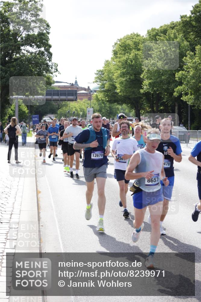 29.06.2025 - hella hamburg halbmarathon Jannik Wohlers http://msf.ph/oto/8239971 29.06.2025 09:54:24 Lombardsbrücke 1817, 1942, 2222, 2367, 2592, 2596, 2670, 2955, 3208, 3209, 4832, 5447, 5884, 6290, 6389, 6723, 6978, 7335, 7908, 8117, 8482, 8657, 8916, 8981, 9038, 9051, 9093, 9661, 9710, 9924, 11125, 11518, 11519, 11688, 12094, 12269, 12367, 12670, 13147, 13421, 13698, 13726, 13919, 14248, 14361, 14814, 15350, 15478, 15479, 15684, 16110, 16834, 16907, 17353, 17544, 17865, 18118, 18190, 18370, 18801, 18915, 18923 meine-sportfotos.de