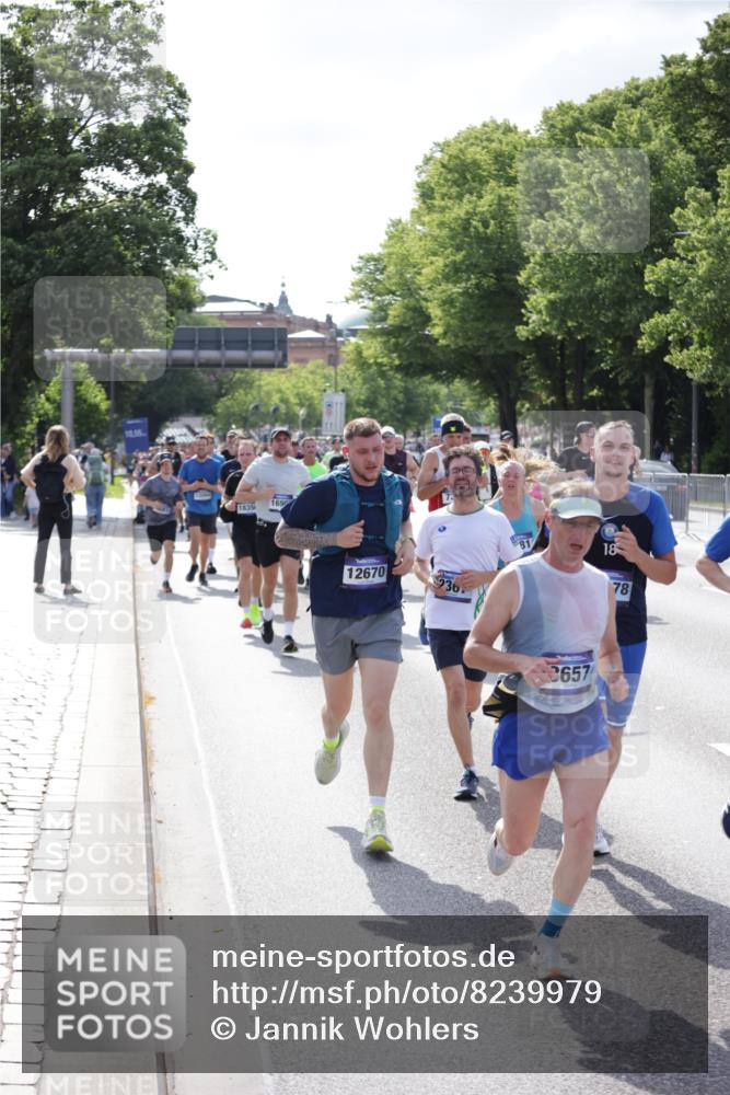 29.06.2025 - hella hamburg halbmarathon Jannik Wohlers http://msf.ph/oto/8239979 29.06.2025 09:54:24 Lombardsbrücke 1817, 1942, 2222, 2367, 2592, 2596, 2670, 2955, 3208, 3209, 4832, 5447, 5884, 6290, 6389, 6723, 6978, 7335, 7908, 8117, 8482, 8657, 8916, 8981, 9038, 9051, 9093, 9661, 9710, 9924, 11125, 11518, 11519, 11688, 12094, 12269, 12367, 12670, 13147, 13421, 13698, 13726, 13919, 14248, 14361, 14814, 15350, 15478, 15479, 15684, 16110, 16834, 16907, 17353, 17544, 17865, 18118, 18190, 18370, 18801, 18915, 18923 meine-sportfotos.de