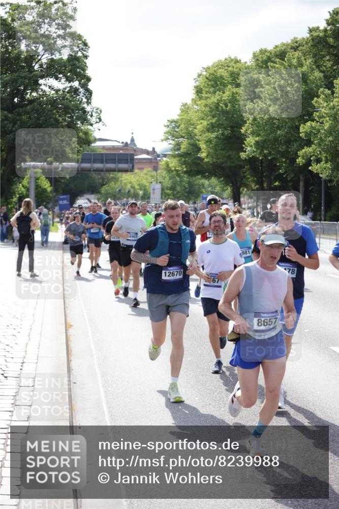 29.06.2025 - hella hamburg halbmarathon Jannik Wohlers http://msf.ph/oto/8239988 29.06.2025 09:54:24 Lombardsbrücke 1817, 1942, 2222, 2367, 2592, 2596, 2670, 2955, 3208, 3209, 4832, 5447, 5884, 6290, 6389, 6723, 6978, 7335, 7908, 8117, 8482, 8657, 8916, 8981, 9038, 9051, 9093, 9661, 9710, 9924, 11125, 11518, 11519, 11688, 12094, 12269, 12367, 12670, 13147, 13421, 13698, 13726, 13919, 14248, 14361, 14814, 15350, 15478, 15479, 15684, 16110, 16834, 16907, 17353, 17544, 17865, 18118, 18190, 18370, 18801, 18915, 18923 meine-sportfotos.de