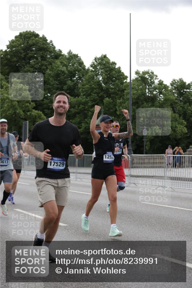 29.06.2025 - hella hamburg halbmarathon Jannik Wohlers http://msf.ph/oto/8239991 29.06.2025 10:29:33 Lombardsbrücke 1097, 1547, 1694, 2302, 2699, 3613, 4580, 5063, 5322, 6626, 8388, 8792, 8941, 9095, 10162, 11376, 12305, 12537, 13031, 13810, 14304, 15266, 16182, 16769, 17529, 18385, 18503 meine-sportfotos.de