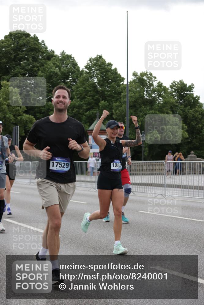 29.06.2025 - hella hamburg halbmarathon Jannik Wohlers http://msf.ph/oto/8240001 29.06.2025 10:29:33 Lombardsbrücke 1097, 1547, 1694, 2302, 2699, 3613, 4580, 5063, 5322, 6626, 8388, 8792, 8941, 9095, 10162, 11376, 12305, 12537, 13031, 13810, 14304, 15266, 16182, 16769, 17529, 18385, 18503 meine-sportfotos.de
