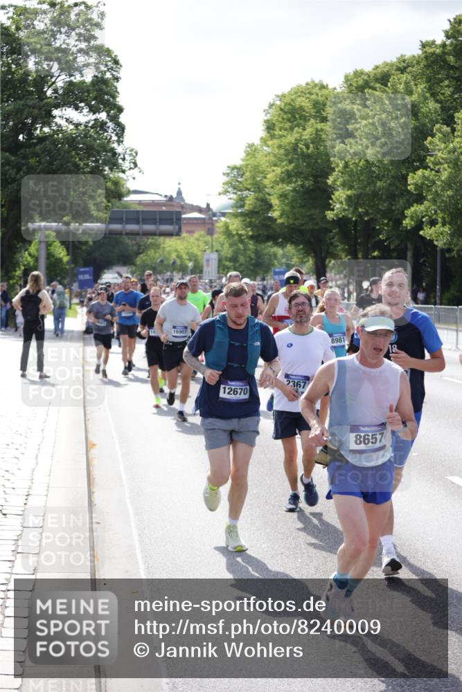 29.06.2025 - hella hamburg halbmarathon Jannik Wohlers http://msf.ph/oto/8240009 29.06.2025 09:54:24 Lombardsbrücke 1817, 1942, 2222, 2367, 2592, 2596, 2670, 2955, 3208, 3209, 4832, 5447, 5884, 6290, 6389, 6723, 6978, 7335, 7908, 8117, 8482, 8657, 8916, 8981, 9038, 9051, 9093, 9661, 9710, 9924, 11125, 11518, 11519, 11688, 12094, 12269, 12367, 12670, 13147, 13421, 13698, 13726, 13919, 14248, 14361, 14814, 15350, 15478, 15479, 15684, 16110, 16834, 16907, 17353, 17544, 17865, 18118, 18190, 18370, 18801, 18915, 18923 meine-sportfotos.de