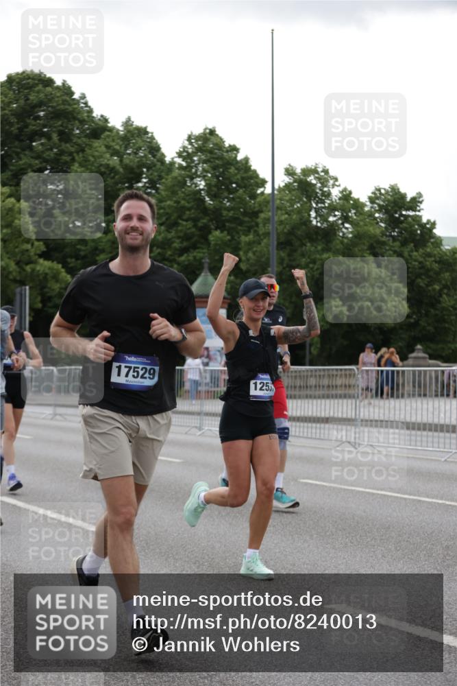 29.06.2025 - hella hamburg halbmarathon Jannik Wohlers http://msf.ph/oto/8240013 29.06.2025 10:29:33 Lombardsbrücke 1097, 1547, 1694, 2302, 2699, 3613, 4580, 5063, 5322, 6626, 8388, 8792, 8941, 9095, 10162, 11376, 12305, 12537, 13031, 13810, 14304, 15266, 16182, 16769, 17529, 18385, 18503 meine-sportfotos.de