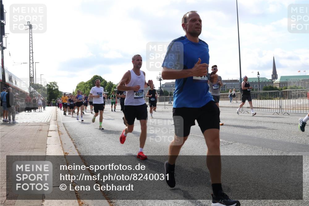 29.06.2025 - hella hamburg halbmarathon Lena Gebhardt http://msf.ph/oto/8240031 29.06.2025 09:56:21 Lombardsbrücke 1061, 1216, 1257, 1452, 1499, 1502, 1507, 1592, 1628, 1689, 1877, 2058, 2082, 2083, 2250, 2260, 2504, 2771, 2818, 2864, 2953, 2996, 3060, 3256, 3296, 3543, 4065, 4077, 4346, 4404, 4557, 4711, 4833, 5116, 5482, 5600, 5607, 5978, 6115, 6134, 6168, 6286, 6511, 6512, 6561, 6562, 7100, 7178, 7224, 7332, 7383, 7475, 7583, 7943, 8335, 8361, 8514, 8968, 8989, 8996, 9246, 9537, 9597, 10596 meine-sportfotos.de