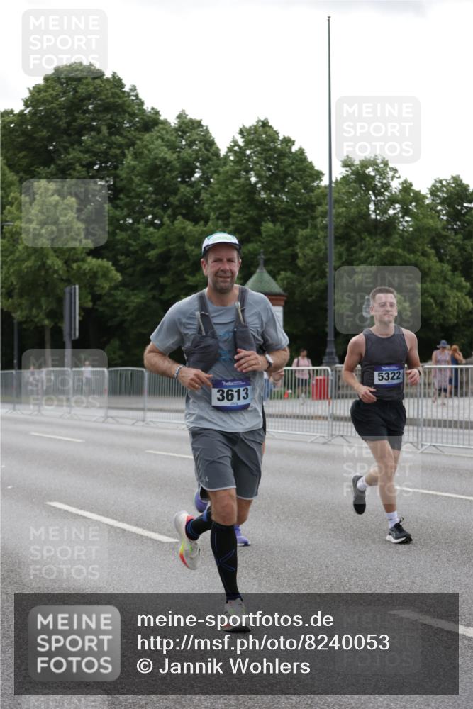 29.06.2025 - hella hamburg halbmarathon Jannik Wohlers http://msf.ph/oto/8240053 29.06.2025 10:29:34 Lombardsbrücke 1097, 1547, 1694, 2302, 2699, 3613, 4580, 5063, 5322, 6626, 8388, 8792, 8941, 9095, 10162, 11376, 12305, 12537, 13031, 14304, 15266, 16182, 16769, 17529, 18503 meine-sportfotos.de
