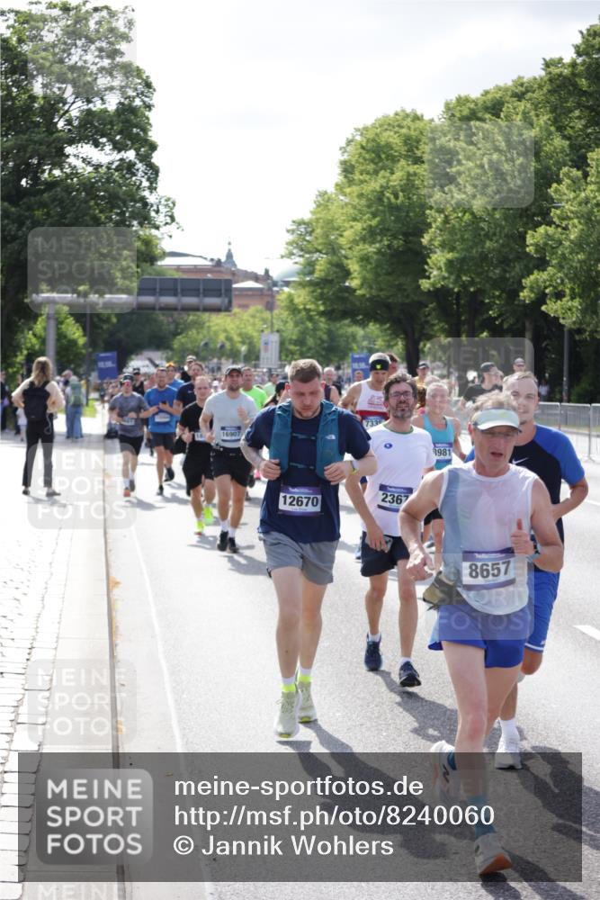 29.06.2025 - hella hamburg halbmarathon Jannik Wohlers http://msf.ph/oto/8240060 29.06.2025 09:54:24 Lombardsbrücke 1817, 1942, 2222, 2367, 2592, 2596, 2670, 2955, 3208, 3209, 4832, 5447, 5884, 6290, 6389, 6723, 6978, 7335, 7908, 8117, 8482, 8657, 8916, 8981, 9038, 9051, 9093, 9661, 9710, 9924, 11125, 11518, 11519, 11688, 12094, 12269, 12367, 12670, 13147, 13421, 13698, 13726, 13919, 14248, 14361, 14814, 15350, 15478, 15479, 15684, 16110, 16834, 16907, 17353, 17544, 17865, 18118, 18190, 18370, 18801, 18915, 18923 meine-sportfotos.de