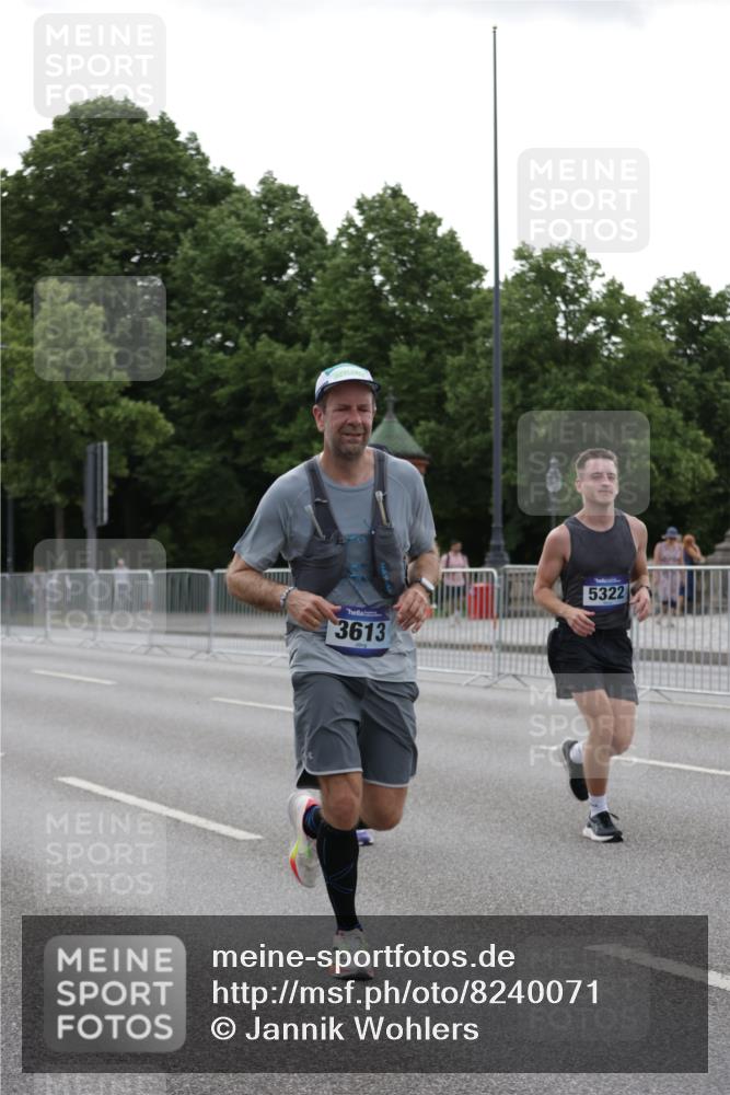 29.06.2025 - hella hamburg halbmarathon Jannik Wohlers http://msf.ph/oto/8240071 29.06.2025 10:29:34 Lombardsbrücke 1097, 1547, 1694, 2302, 2699, 3613, 4580, 5063, 5322, 6626, 8388, 8792, 8941, 9095, 10162, 11376, 12305, 12537, 13031, 14304, 15266, 16182, 16769, 17529, 18503 meine-sportfotos.de