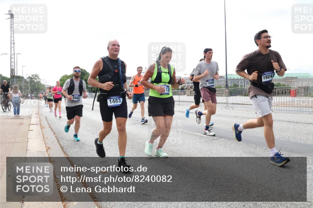 29.06.2025 - hella hamburg halbmarathon Lena Gebhardt http://msf.ph/oto/8240082 29.06.2025 10:09:43 Lombardsbrücke 1052, 1456, 1483, 1513, 1823, 2978, 4592, 4859, 5806, 5885, 6674, 7058, 7187, 8090, 8685, 9150, 9297, 9306, 9674, 9781, 9988, 10194, 12156, 12255, 12509, 12567, 12862, 13660, 13739, 15697, 16191, 16455, 16688, 16918, 17630, 17899, 18076, 18440, 18707, 18726, 18727, 19166, 19242 meine-sportfotos.de