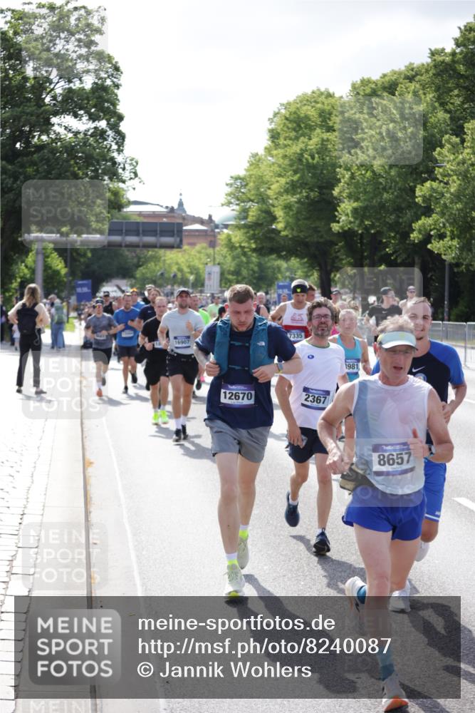 29.06.2025 - hella hamburg halbmarathon Jannik Wohlers http://msf.ph/oto/8240087 29.06.2025 09:54:24 Lombardsbrücke 1817, 1942, 2222, 2367, 2592, 2596, 2670, 2955, 3208, 3209, 4832, 5447, 5884, 6290, 6389, 6723, 6978, 7335, 7908, 8117, 8482, 8657, 8916, 8981, 9038, 9051, 9093, 9661, 9710, 9924, 11125, 11518, 11519, 11688, 12094, 12269, 12367, 12670, 13147, 13421, 13698, 13726, 13919, 14248, 14361, 14814, 15350, 15478, 15479, 15684, 16110, 16834, 16907, 17353, 17544, 17865, 18118, 18190, 18370, 18801, 18915, 18923 meine-sportfotos.de