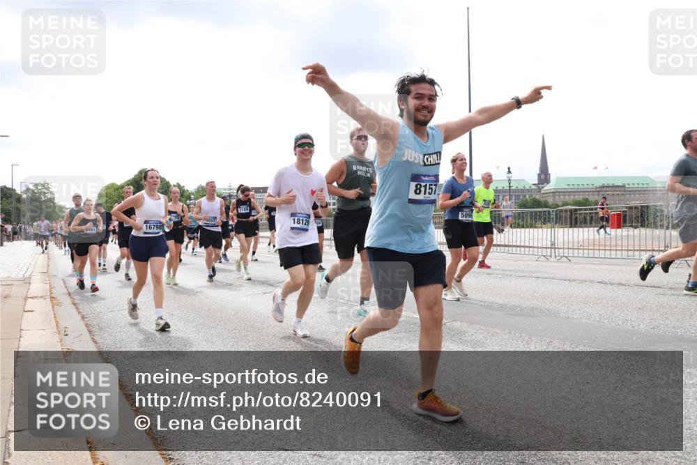 29.06.2025 - hella hamburg halbmarathon Lena Gebhardt http://msf.ph/oto/8240091 29.06.2025 10:33:48 Lombardsbrücke 1189, 1275, 1417, 1705, 1787, 1896, 1995, 2265, 2342, 2482, 2496, 2526, 2776, 3170, 3264, 3340, 3341, 3345, 3560, 3812, 3829, 4164, 4361, 4433, 4449, 4479, 4696, 4807, 4942, 5075, 5096, 5141, 5557, 5561, 5566, 5569, 5584, 5691, 5821, 5822, 5887, 6109, 6364, 6515, 6516, 6854, 6956, 6999, 7027, 7565, 7653, 7705, 8021, 8157, 8202, 8277, 8282, 8375, 8377, 8383, 8401, 8891, 9094, 9234, 9258, 9438, 9591, 9592, 9750, 9780, 9799, 9875, 9995, 10007, 10071, 10561, 11811 meine-sportfotos.de