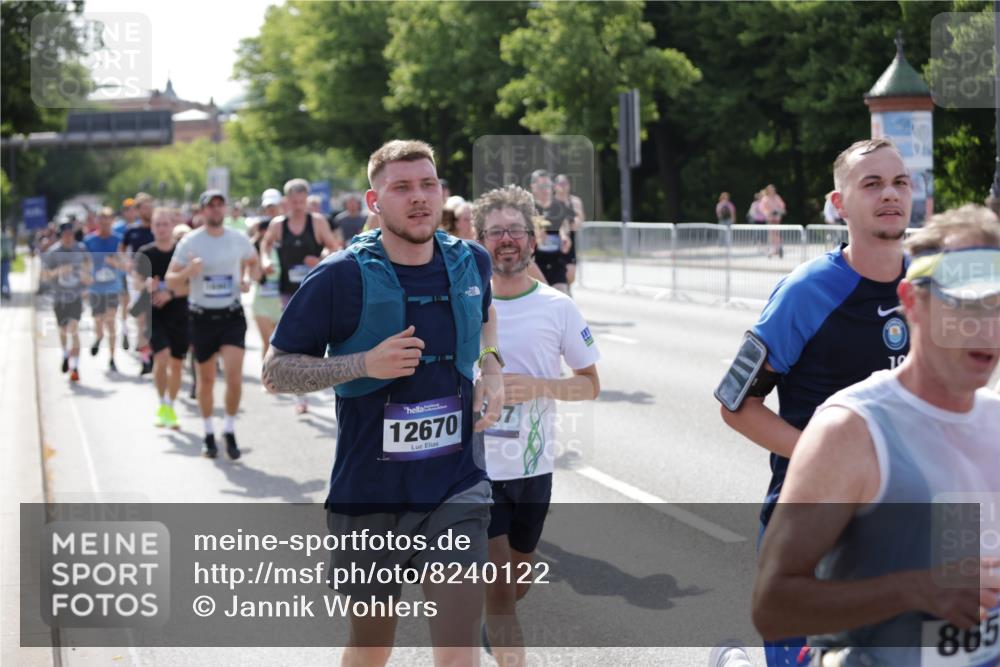 29.06.2025 - hella hamburg halbmarathon Jannik Wohlers http://msf.ph/oto/8240122 29.06.2025 09:54:25 Lombardsbrücke 1817, 1942, 2222, 2367, 2592, 2596, 2955, 3208, 3209, 4832, 5447, 5884, 6290, 6389, 6723, 6978, 6991, 7335, 7908, 8117, 8482, 8487, 8657, 8916, 8981, 9038, 9051, 9093, 9661, 9710, 9924, 11125, 11518, 11519, 11688, 12094, 12269, 12367, 12670, 13147, 13421, 13698, 13726, 13919, 14248, 14361, 14814, 15350, 15478, 15479, 15684, 16110, 16127, 16403, 16834, 16907, 17353, 17544, 17865, 18118, 18190, 18370, 18801, 18915, 18923 meine-sportfotos.de