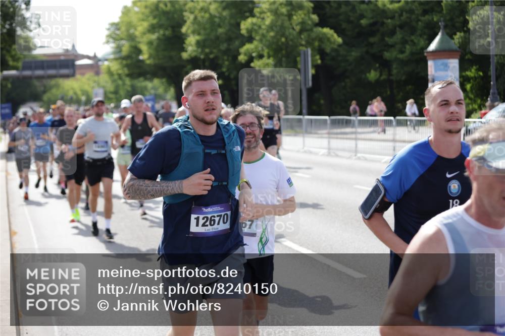 29.06.2025 - hella hamburg halbmarathon Jannik Wohlers http://msf.ph/oto/8240150 29.06.2025 09:54:25 Lombardsbrücke 1817, 1942, 2222, 2367, 2592, 2596, 2955, 3208, 3209, 4832, 5447, 5884, 6290, 6389, 6723, 6978, 6991, 7335, 7908, 8117, 8482, 8487, 8657, 8916, 8981, 9038, 9051, 9093, 9661, 9710, 9924, 11125, 11518, 11519, 11688, 12094, 12269, 12367, 12670, 13147, 13421, 13698, 13726, 13919, 14248, 14361, 14814, 15350, 15478, 15479, 15684, 16110, 16127, 16403, 16834, 16907, 17353, 17544, 17865, 18118, 18190, 18370, 18801, 18915, 18923 meine-sportfotos.de