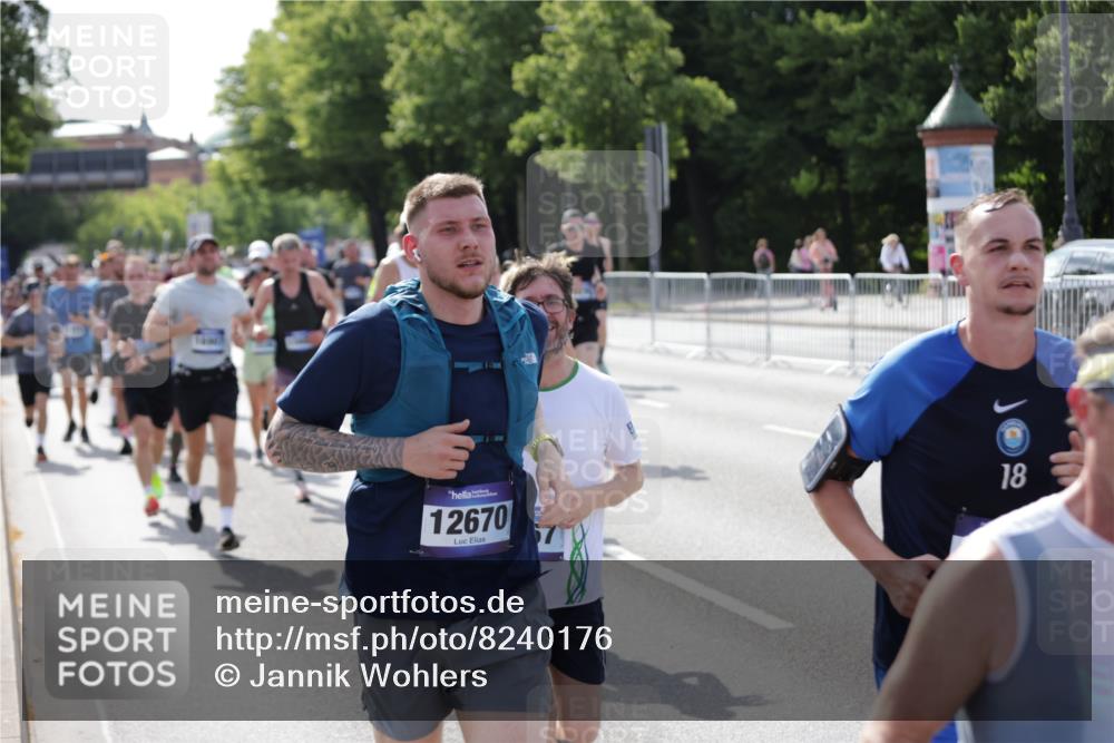 29.06.2025 - hella hamburg halbmarathon Jannik Wohlers http://msf.ph/oto/8240176 29.06.2025 09:54:25 Lombardsbrücke 1817, 1942, 2222, 2367, 2592, 2596, 2955, 3208, 3209, 4832, 5447, 5884, 6290, 6389, 6723, 6978, 6991, 7335, 7908, 8117, 8482, 8487, 8657, 8916, 8981, 9038, 9051, 9093, 9661, 9710, 9924, 11125, 11518, 11519, 11688, 12094, 12269, 12367, 12670, 13147, 13421, 13698, 13726, 13919, 14248, 14361, 14814, 15350, 15478, 15479, 15684, 16110, 16127, 16403, 16834, 16907, 17353, 17544, 17865, 18118, 18190, 18370, 18801, 18915, 18923 meine-sportfotos.de